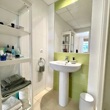 2 Bedrooms In Larimar Apartment *